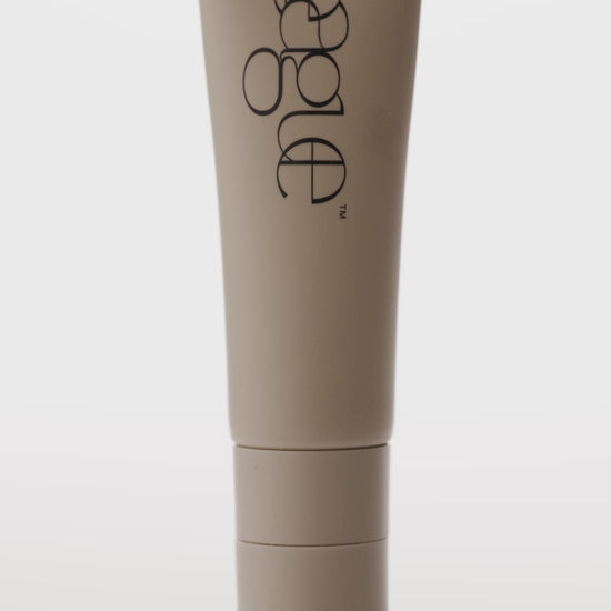 League plumping lip serum in Clear video of tube and texture